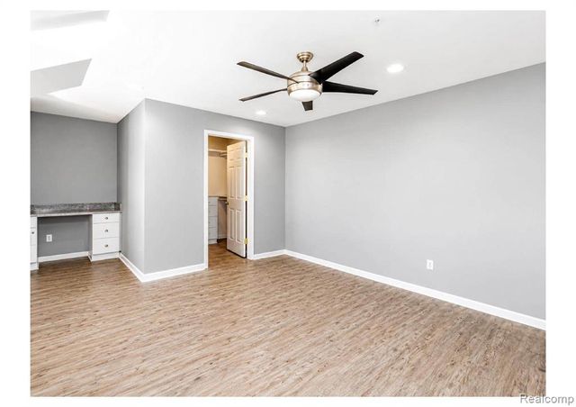 1097 Foxboro, Troy, MI 48083