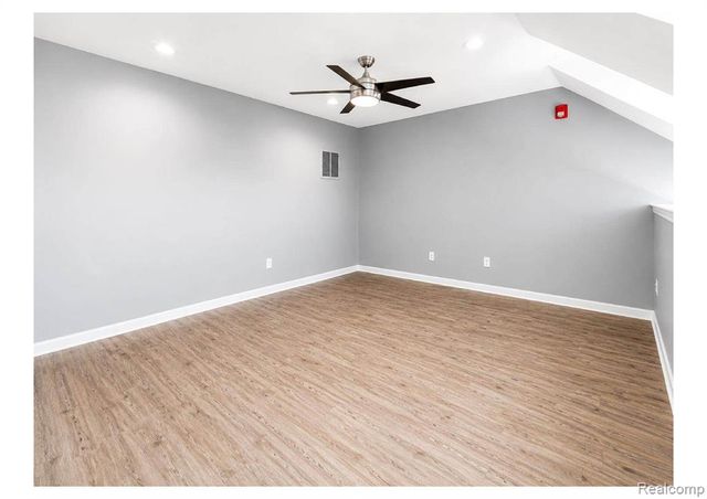 1097 Foxboro, Troy, MI 48083
