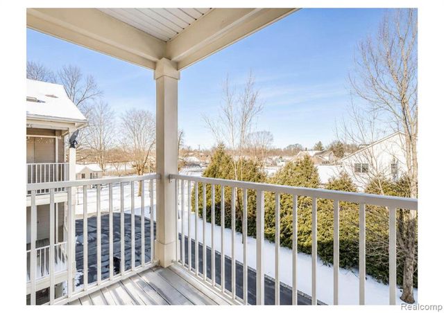 1097 Foxboro, Troy, MI 48083