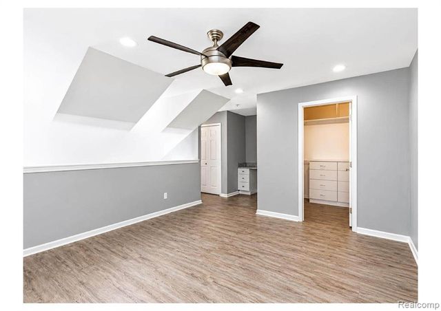 1097 Foxboro, Troy, MI 48083