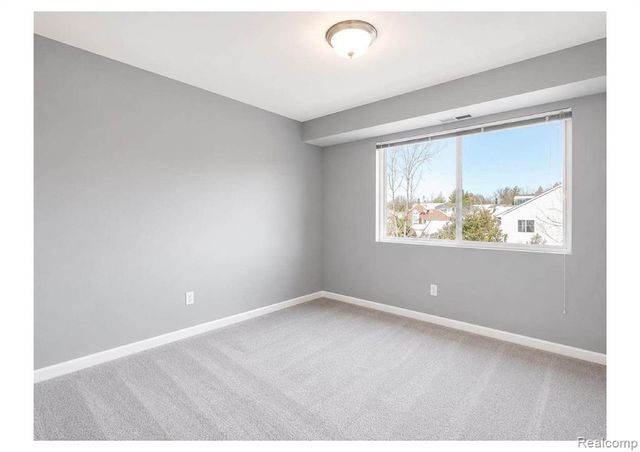 1097 Foxboro, Troy, MI 48083