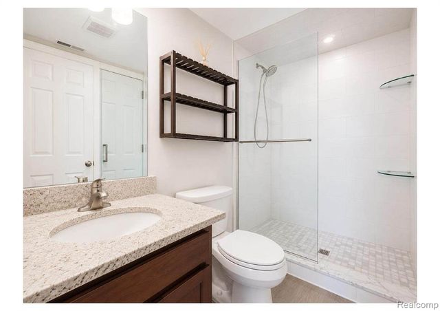 1097 Foxboro, Troy, MI 48083