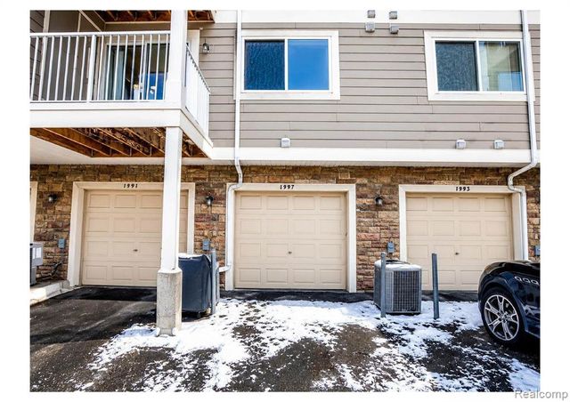 1097 Foxboro, Troy, MI 48083