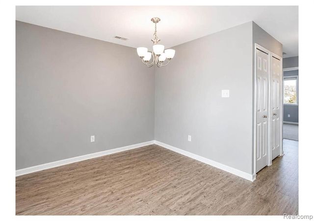 1097 Foxboro, Troy, MI 48083