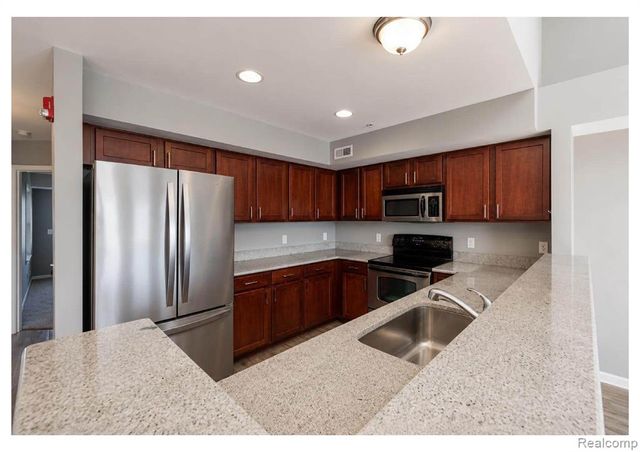 1097 Foxboro, Troy, MI 48083