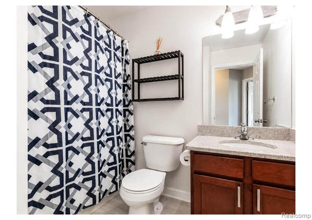1097 Foxboro, Troy, MI 48083