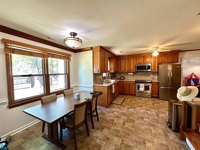 831 Mildenhall DR, Chesapeake, VA 23322