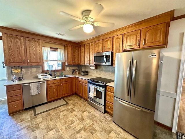 831 Mildenhall DR, Chesapeake, VA 23322