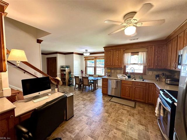 831 Mildenhall DR, Chesapeake, VA 23322