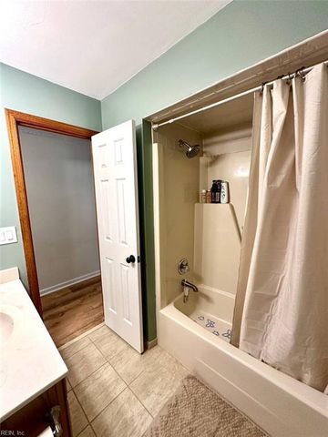 831 Mildenhall DR, Chesapeake, VA 23322