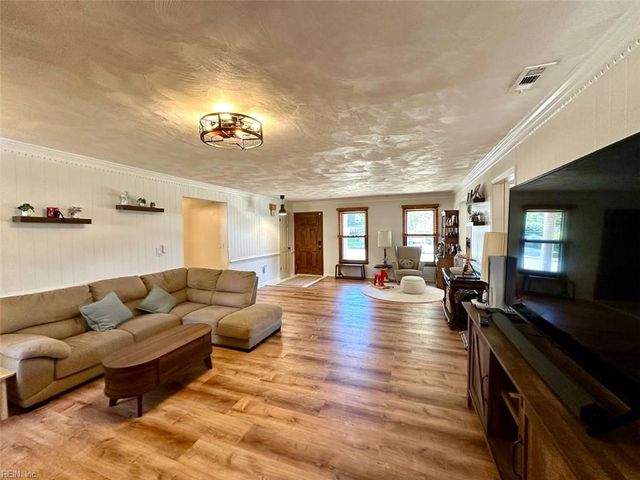 831 Mildenhall DR, Chesapeake, VA 23322