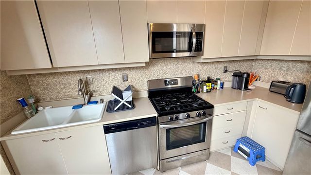 200 S Millvale Ave 202, Bloomfield, PA 15224