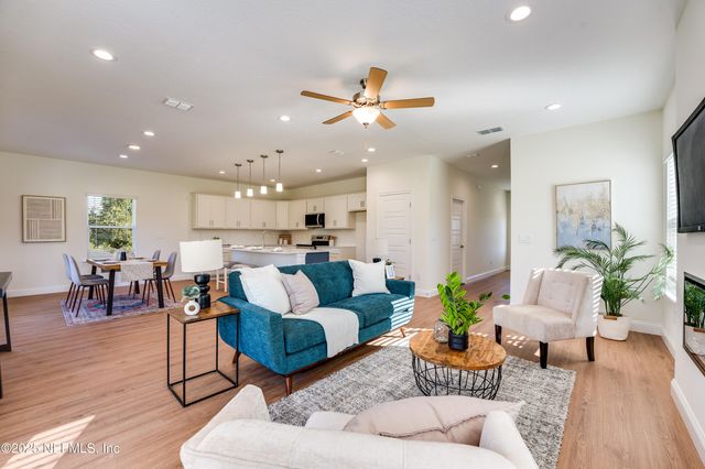 15696 NORTHSIDE Drive E, Jacksonville, FL 32218