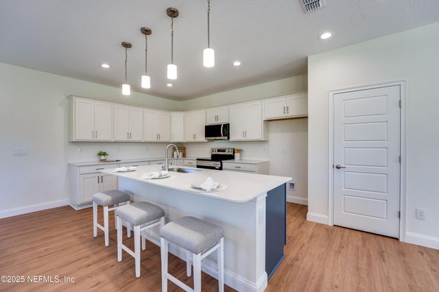 15696 NORTHSIDE Drive E, Jacksonville, FL 32218