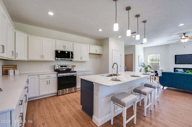 15696 NORTHSIDE Drive E, Jacksonville, FL 32218