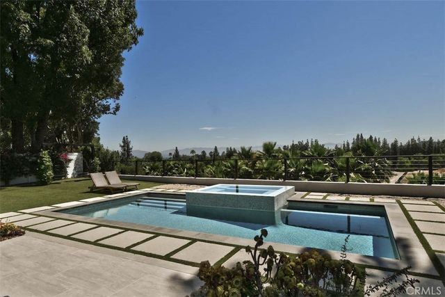 5124 Boda Place, Woodland Hills, CA 91367