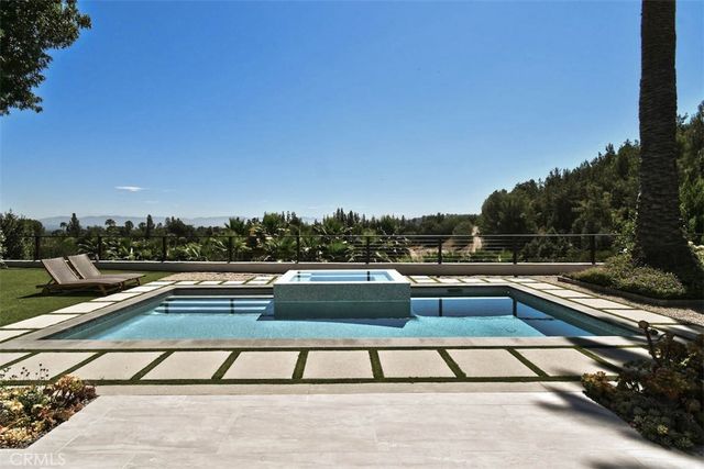 5124 Boda Place, Woodland Hills, CA 91367