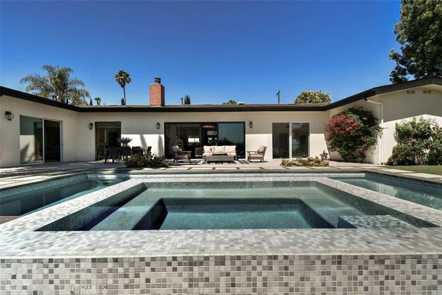 5124 Boda Place, Woodland Hills, CA 91367