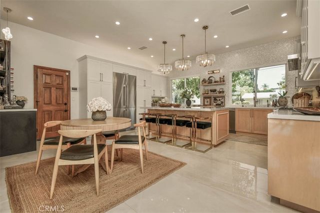 5124 Boda Place, Woodland Hills, CA 91367