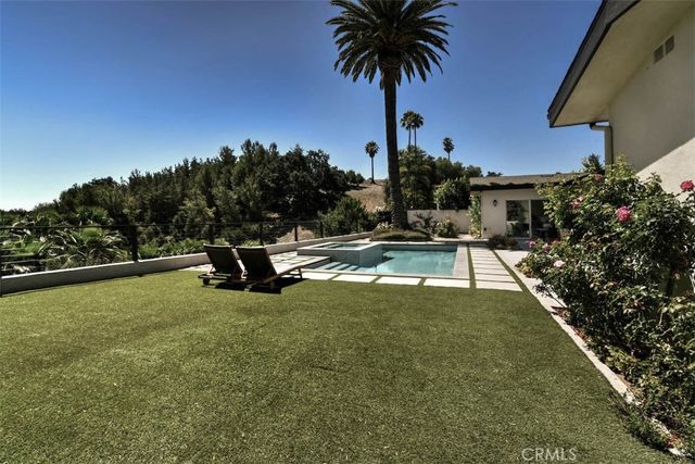 5124 Boda Place, Woodland Hills, CA 91367