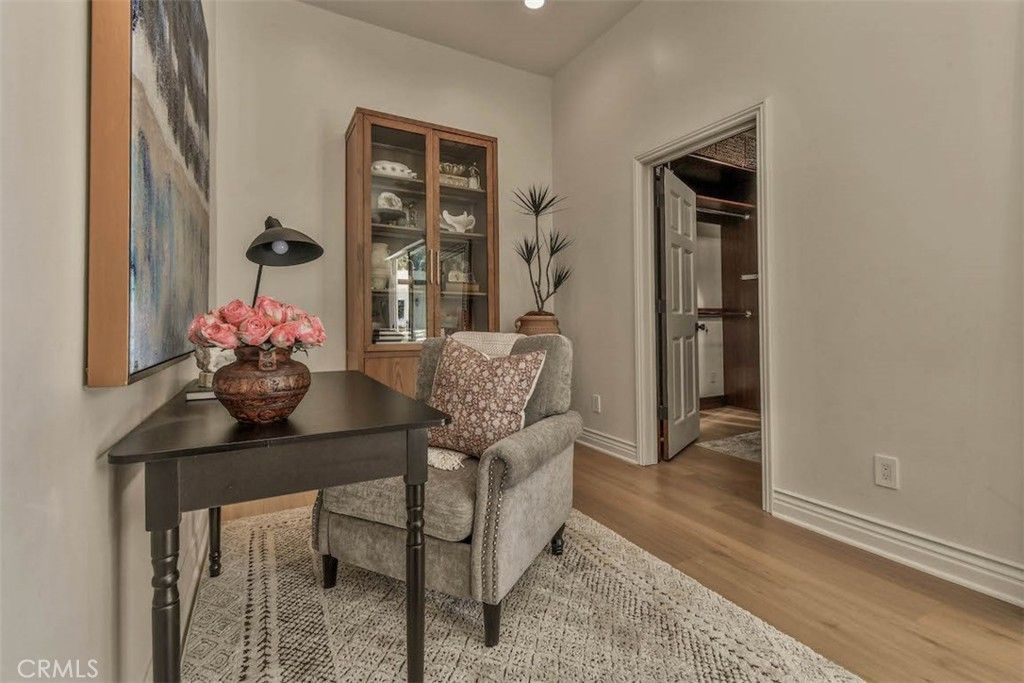 Image 16 of property listing at 5124 Boda Place, Woodland Hills, CA 91367