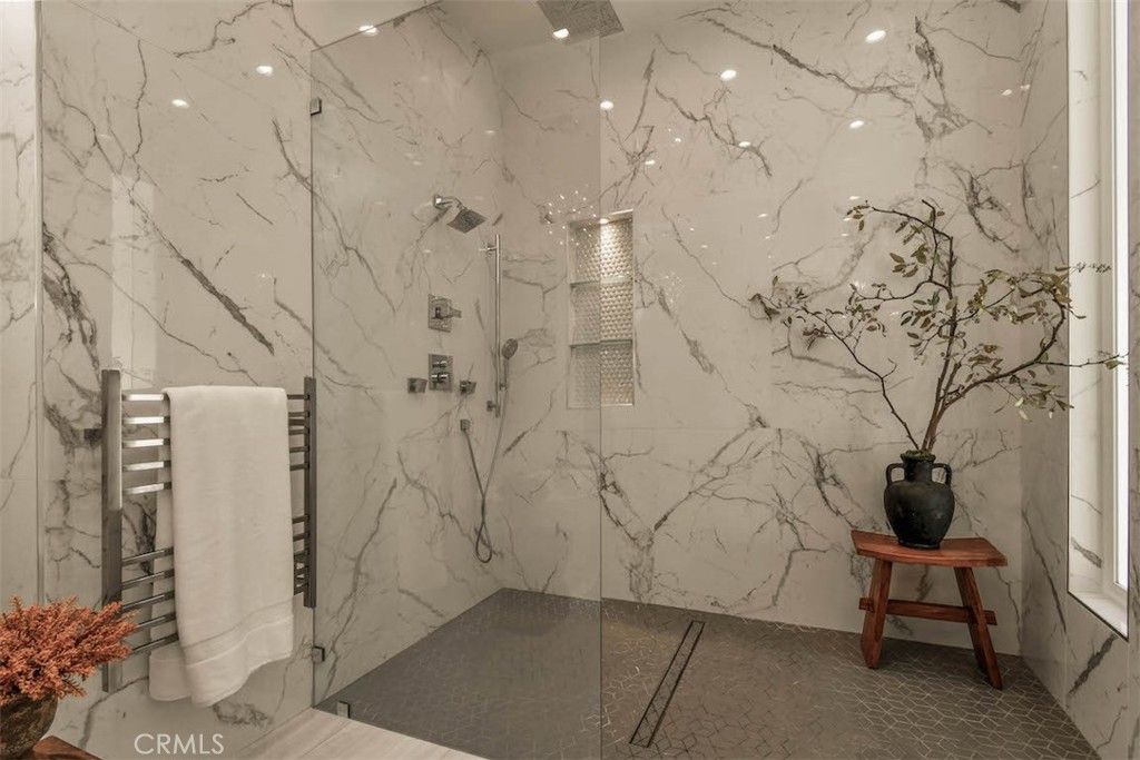 Image 20 of property listing at 5124 Boda Place, Woodland Hills, CA 91367