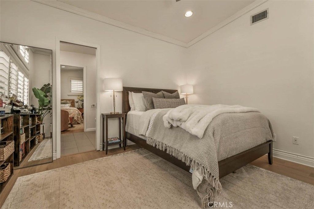 Image 24 of property listing at 5124 Boda Place, Woodland Hills, CA 91367