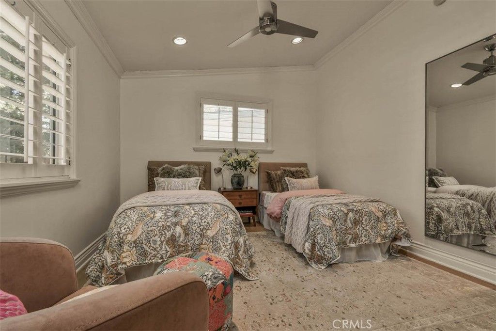 Image 27 of property listing at 5124 Boda Place, Woodland Hills, CA 91367