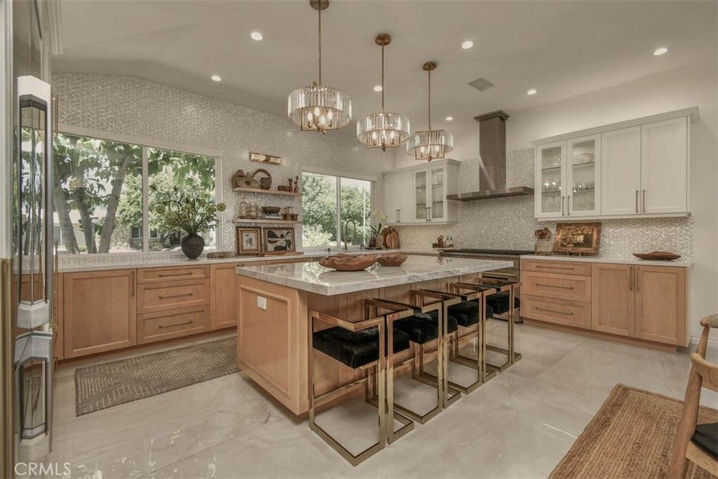 Image 3 of property listing at 5124 Boda Place, Woodland Hills, CA 91367