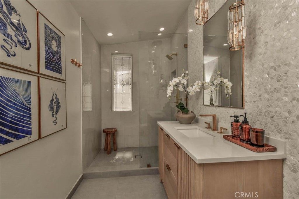 Image 32 of property listing at 5124 Boda Place, Woodland Hills, CA 91367