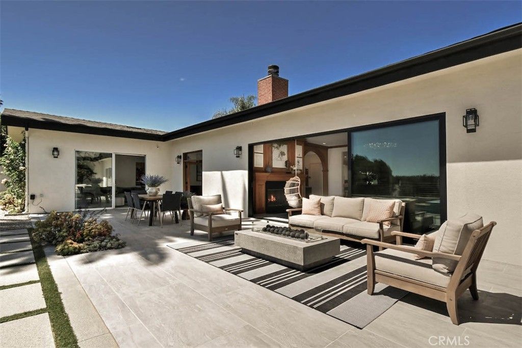 Image 35 of property listing at 5124 Boda Place, Woodland Hills, CA 91367