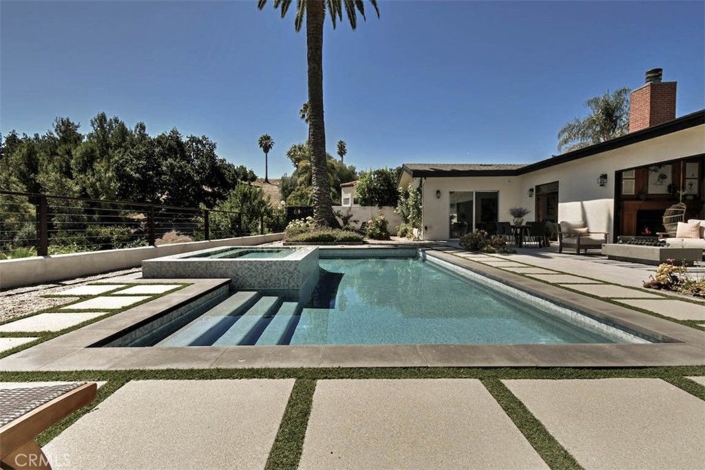 Image 40 of property listing at 5124 Boda Place, Woodland Hills, CA 91367