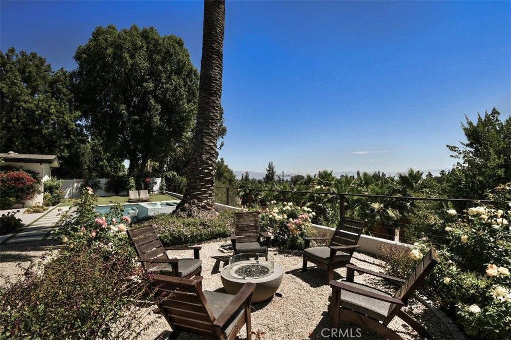 Image 42 of property listing at 5124 Boda Place, Woodland Hills, CA 91367