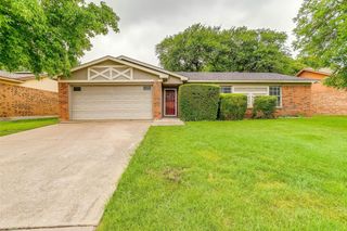 828 Lynne Lane, Burleson, TX 76028