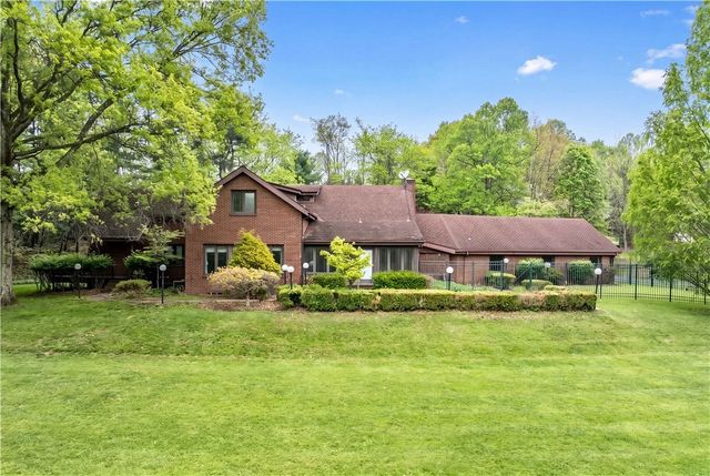 4437 twin oaks, Murrysville, PA 15668