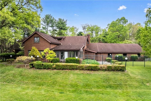 4437 twin oaks, Murrysville, PA 15668