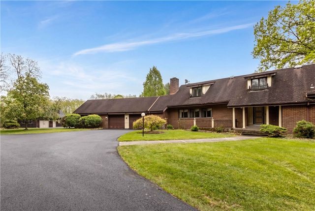 4437 twin oaks, Murrysville, PA 15668