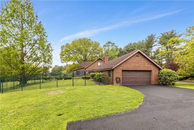 4437 twin oaks, Murrysville, PA 15668