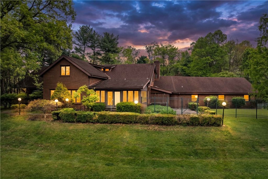 4437 twin oaks, Murrysville, PA 15668