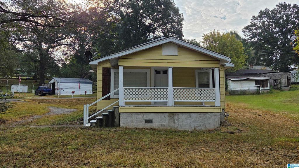 221 EASTERN VALLEY ROAD, Bessemer, AL 35020