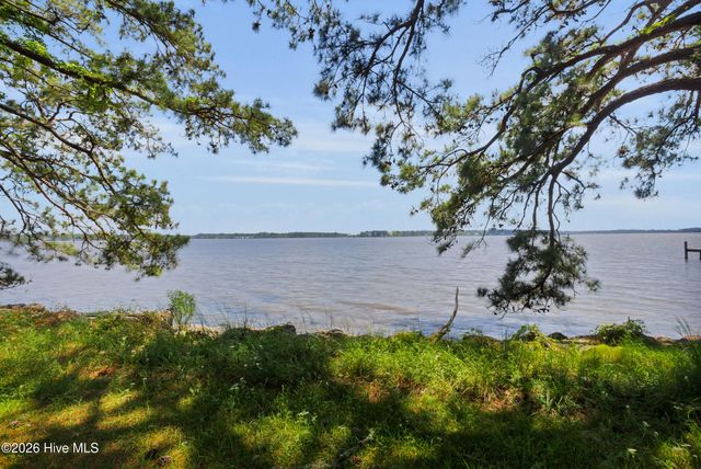 310 Myrtlewood Lane, Bayboro, NC 28515