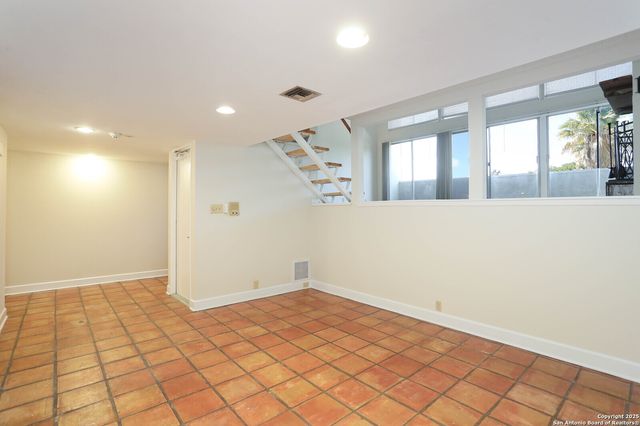 3102 Eisenhauer Rd Apt B16, San Antonio, TX 78209
