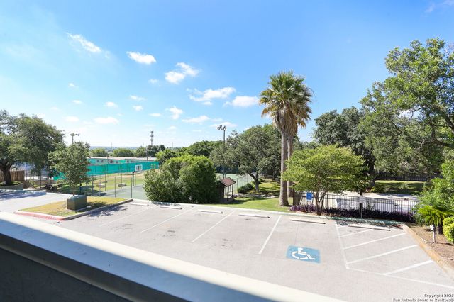 3102 Eisenhauer Rd Apt B16, San Antonio, TX 78209