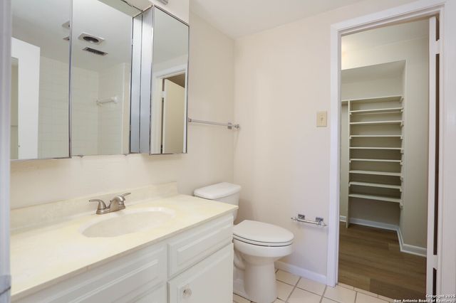 3102 Eisenhauer Rd Apt B16, San Antonio, TX 78209