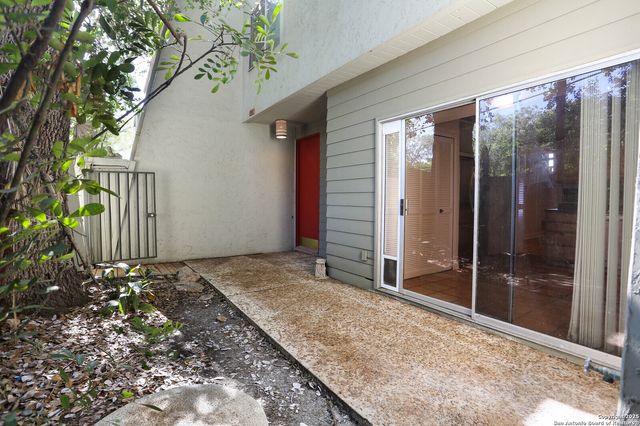 3102 Eisenhauer Rd Apt B16, San Antonio, TX 78209