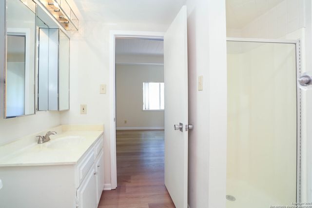 3102 Eisenhauer Rd Apt B16, San Antonio, TX 78209