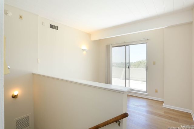3102 Eisenhauer Rd Apt B16, San Antonio, TX 78209