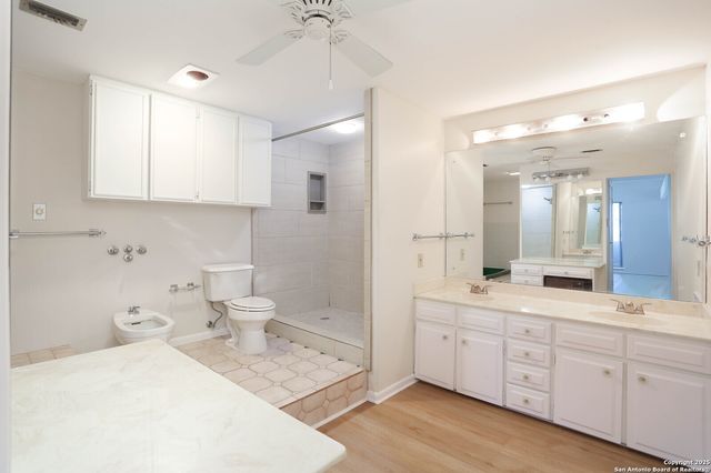 3102 Eisenhauer Rd Apt B16, San Antonio, TX 78209
