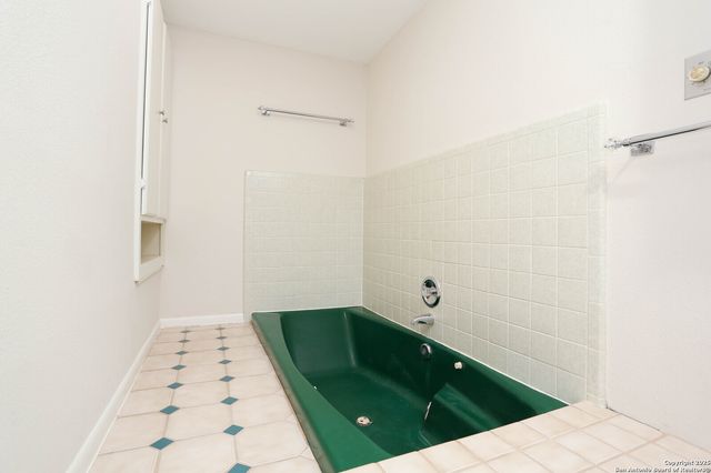 3102 Eisenhauer Rd Apt B16, San Antonio, TX 78209