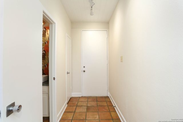 3102 Eisenhauer Rd Apt B16, San Antonio, TX 78209
